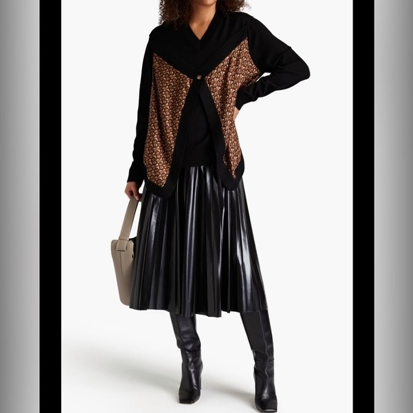 BURBERRY womens V-neck Silk twill-paneled merino wool sweater size M - Picture 1 of 15